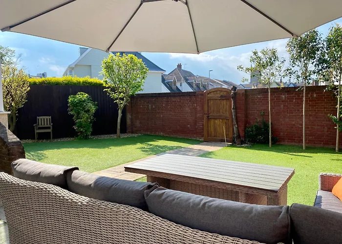 Dog Friendly Home Close To The Beach And The Town